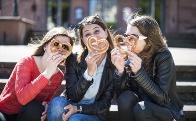 Moment with friends to taste a pretzel © Fleckinger Cyrille Moment with friends to taste a pretzel © Fleckinger Cyrille