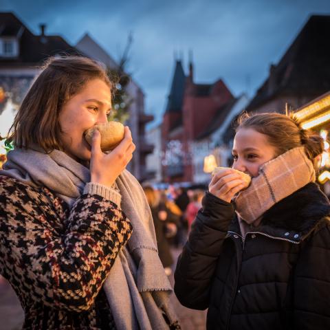 Dampfnudel at the Haguenau Christmas Market © Vincent Schneider