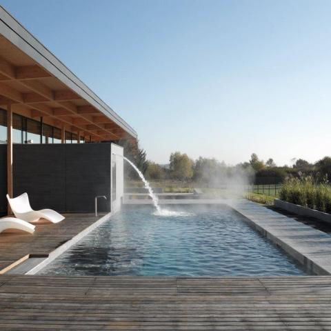 Outdoor swimming pool © La source des sens